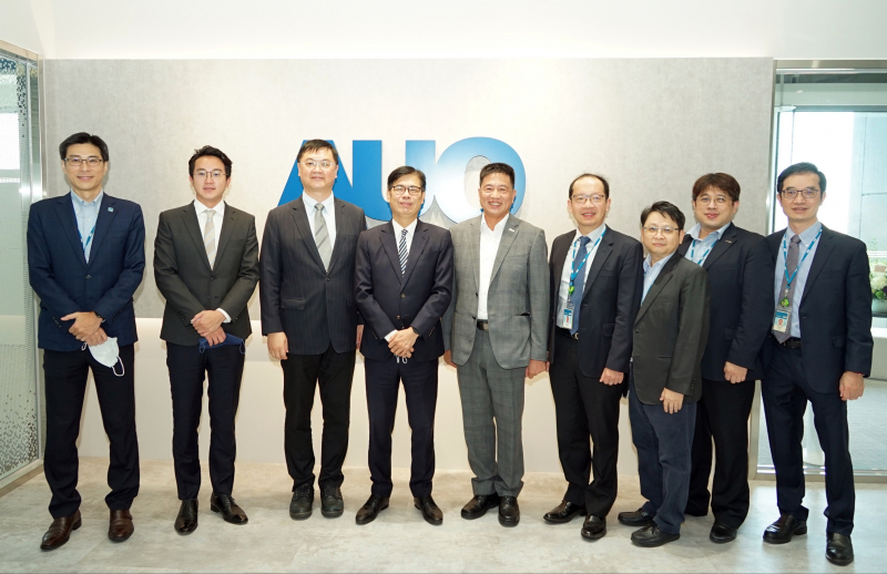 利博光電前進亞灣成立「AUO解決方案研發中心」，作為多元場域解決方案研發及試驗場域（圖中左為高雄市長陳其邁、圖中右為利博光電董事長彭双浪）