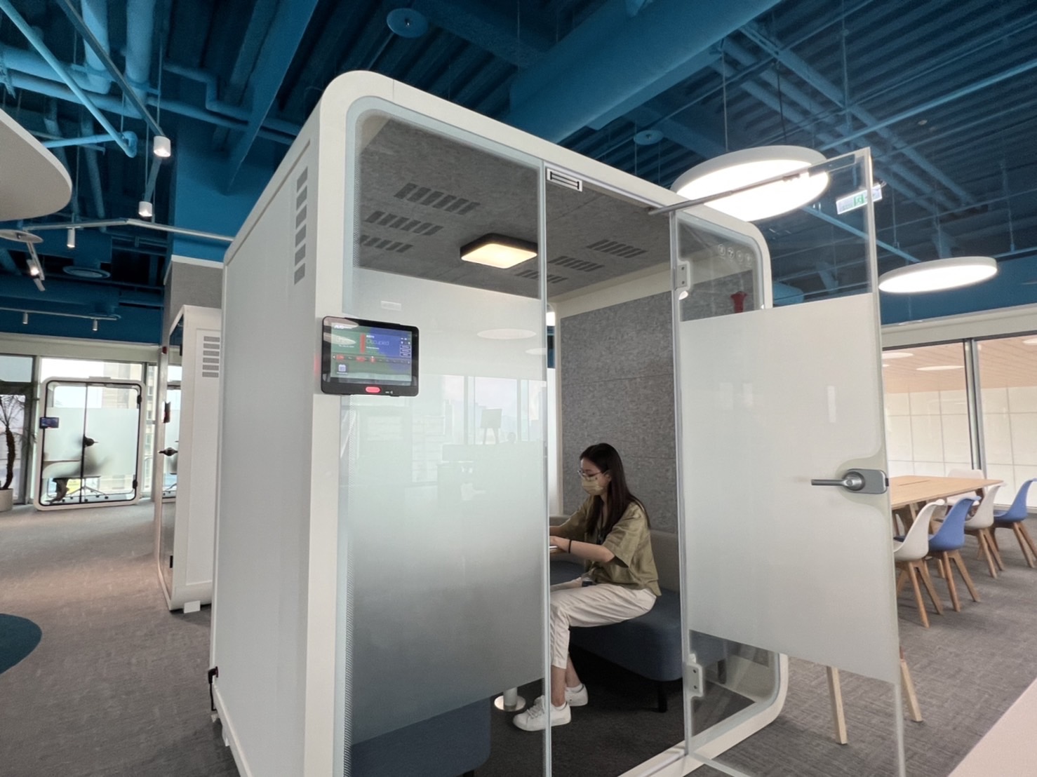 利博高雄據點的智慧行動辦公艙，展現利博在面板以外的研發應用軟實力